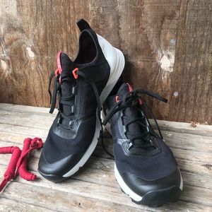 Adidas Terrex 215- light weight running shoe. W9